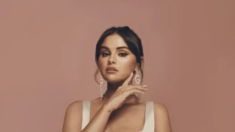 Selena Gomez Rare Beauty 2023 Wallpaper