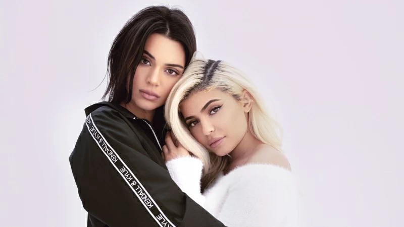 Kendall Jenner  Kylie Jenner 4K Wallpaper