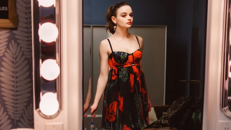 Joey King The In Between Press Shoot 2022 Wallpaper