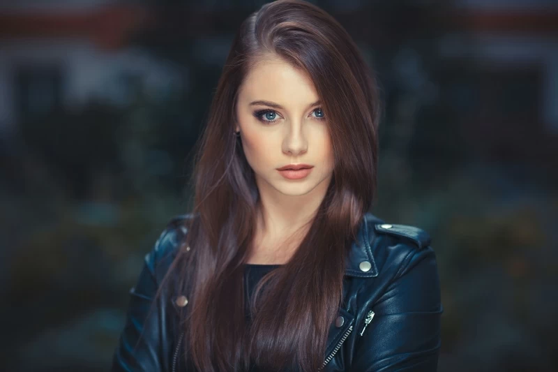 Brunette Gorgeous Face 4k Wallpaper