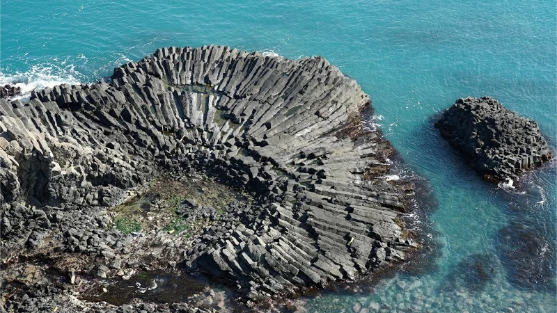 Beach Columnar Basalt Jeju Island Ocean Rock South Korea 4K HD Nature Wallpaper