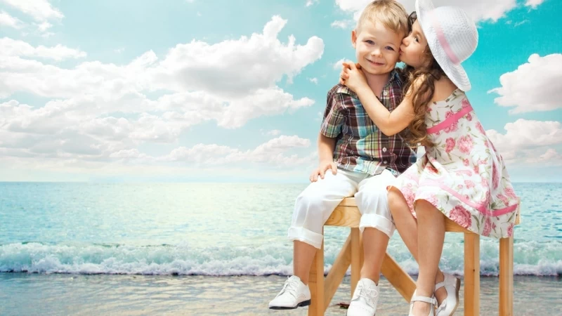 Cute Little Girl Is Sitting On Wood Bench Kissing A Boy In Beach Background HD Cute Wallpaper