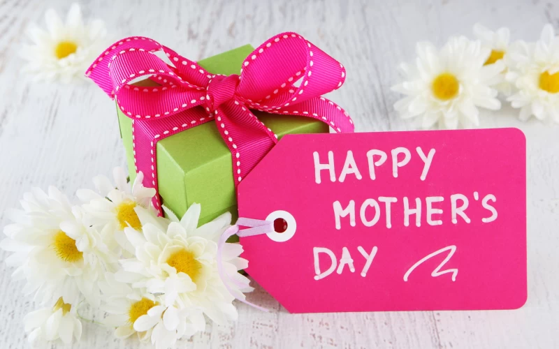 Holiday Happy Mother's Day Gift Box With Flowers Wallpaper