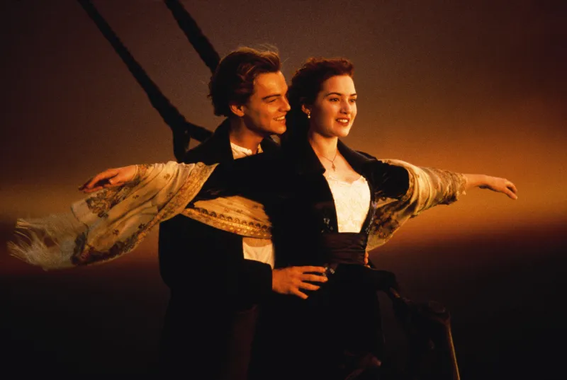 Kate Winslet Leonardo Dicaprio In Titanic Wallpaper