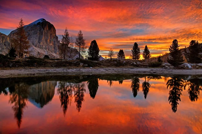 Lago Di Limides Italy Mountains Wallpaper