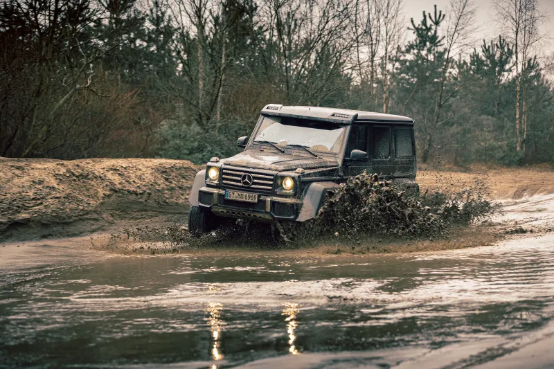 Mercedes G500 4x4 Offroading Wallpaper