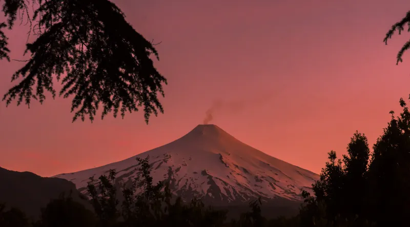 Villarica Volcano Pucon Chile Coverd In Snow 5k Wallpaper