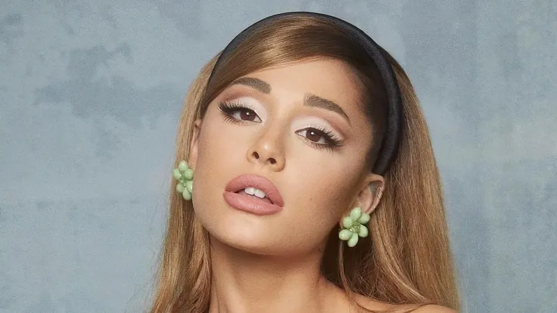 Ariana Grande Dave Meyers Photoshoot Wallpaper