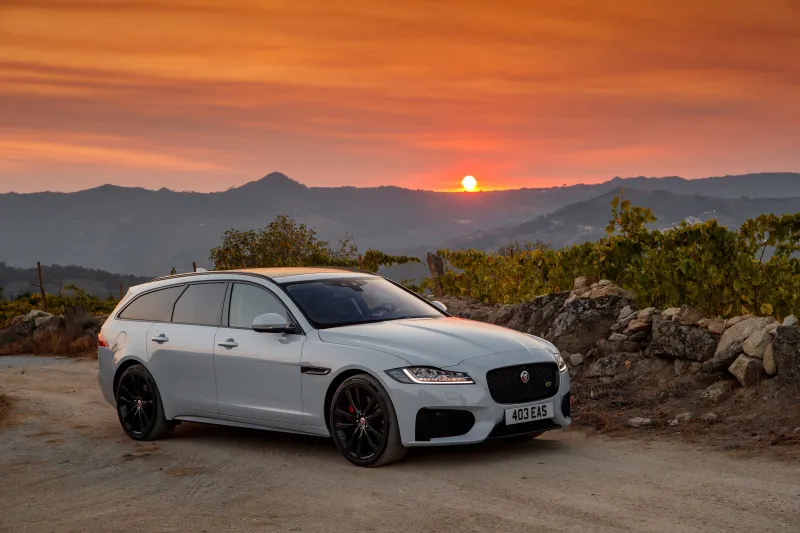 Jaguar XF S Sportbrake 2017 Wallpaper