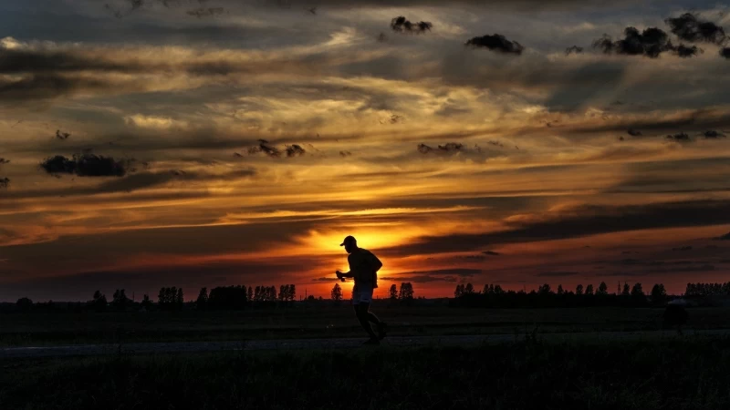 Silhouette Running Sunset Athlete Clouds Sky 4K HD Wallpaper