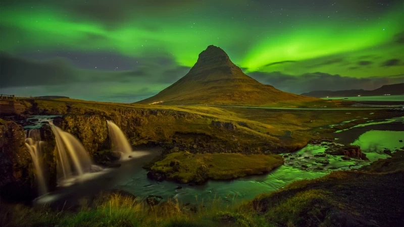 Aurora Borealis and Mountain HD Wallpaper