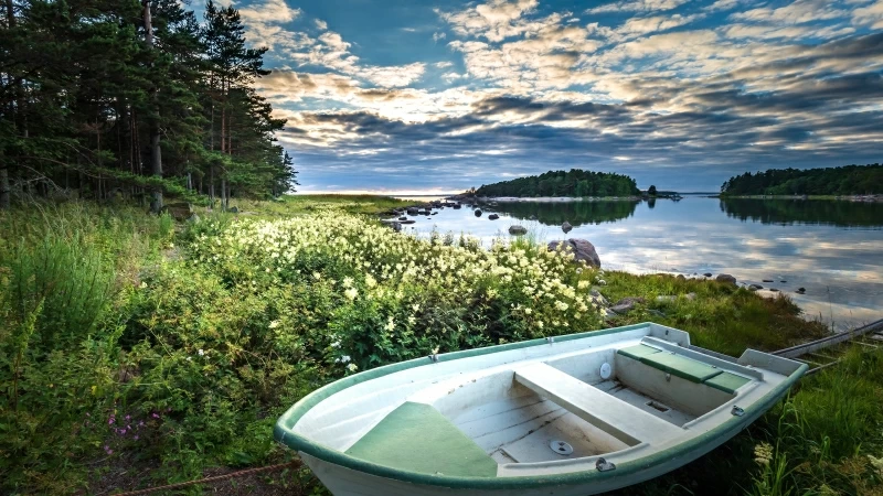 Lake Boat Clouds 4K HD Wallpaper