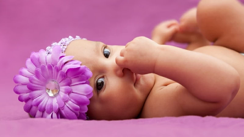 Baby Look 4K HD Cute Wallpaper