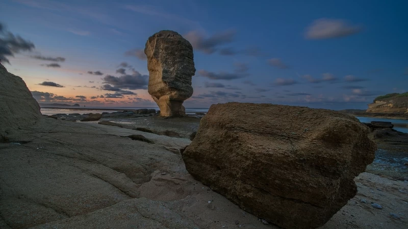 Earth  Rock In Front Of Seashore Under Blue Sky During Daytime HD Nature Wallpaper