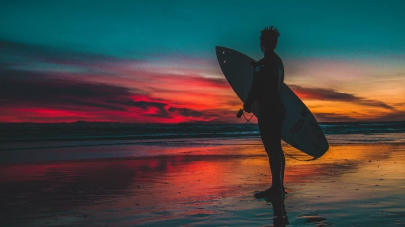 Surfer Surfing Shore Sunset Twilight 4K HD Creative Wallpaper